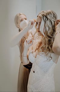 Stylistin Anja Hunzinger beim Styling